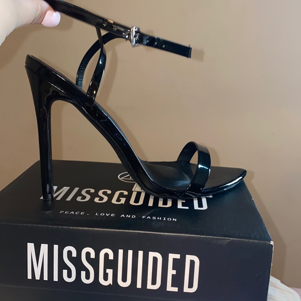Pointed toe heels